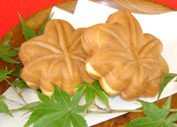 Momiji Manju